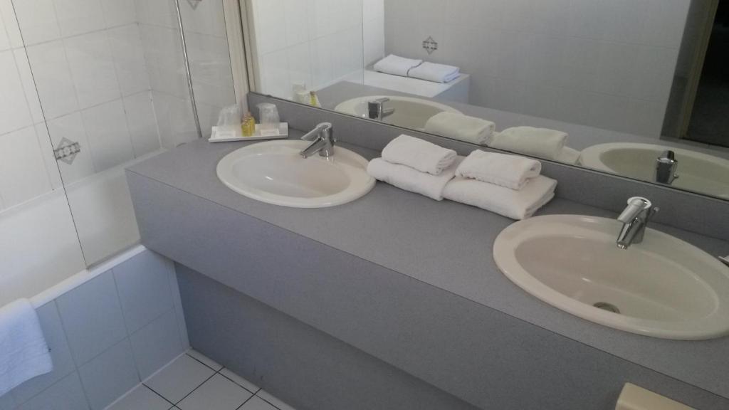 Inter-Hotel La Closerie Beaune Chambre photo